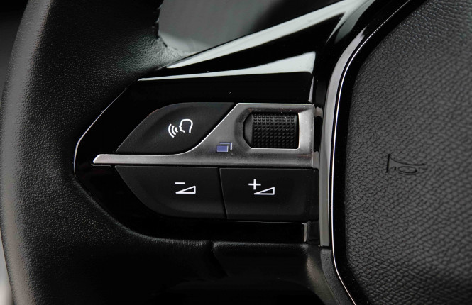 PEUGEOT_PEUGEOT_208_2653120_47.jpg