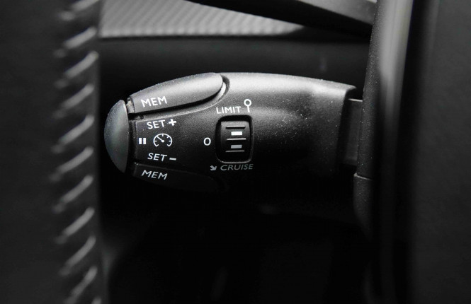 PEUGEOT_PEUGEOT_208_2653120_69.jpg