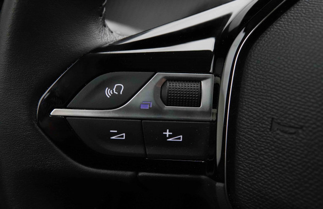 PEUGEOT_PEUGEOT_208_2653120_70.jpg