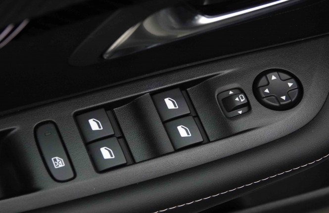 PEUGEOT_PEUGEOT_208_2653251_19.jpg