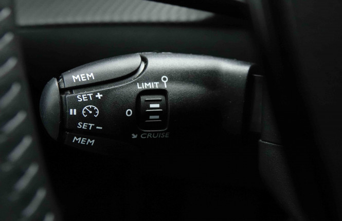 PEUGEOT_PEUGEOT_208_2653252_17.jpg