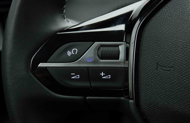 PEUGEOT_PEUGEOT_208_2653252_18.jpg