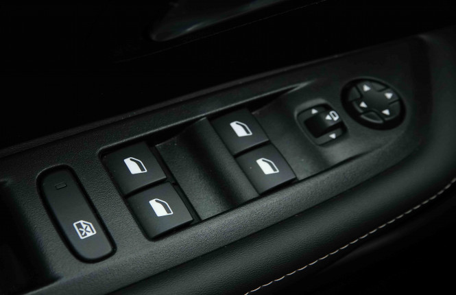 PEUGEOT_PEUGEOT_208_2653252_20.jpg