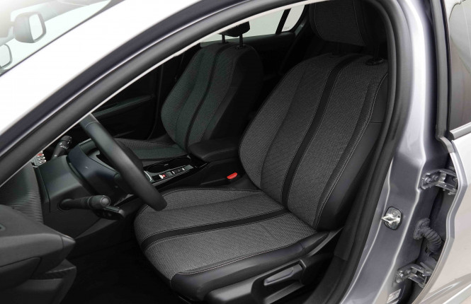 PEUGEOT_PEUGEOT_208_2653252_6.jpg