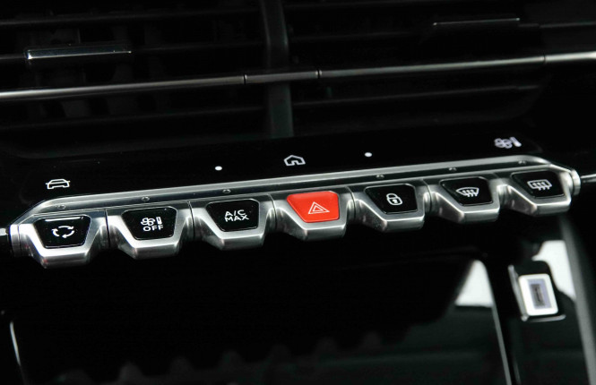 PEUGEOT_PEUGEOT_208_2653254_13.jpg