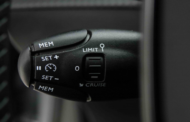 PEUGEOT_PEUGEOT_208_2653254_17.jpg
