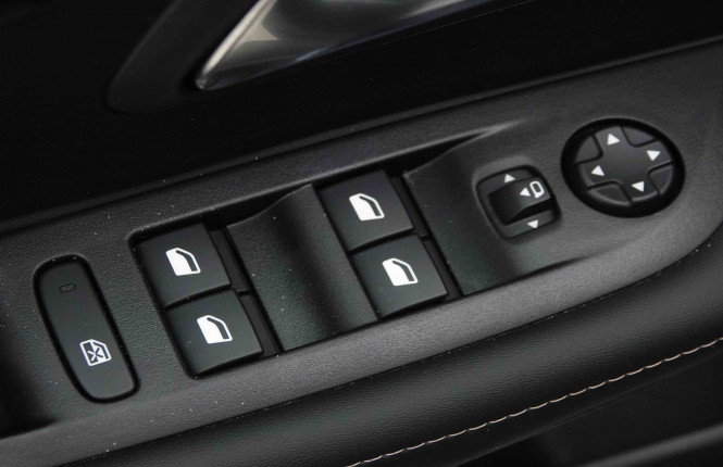 PEUGEOT_PEUGEOT_208_2653254_20.jpg