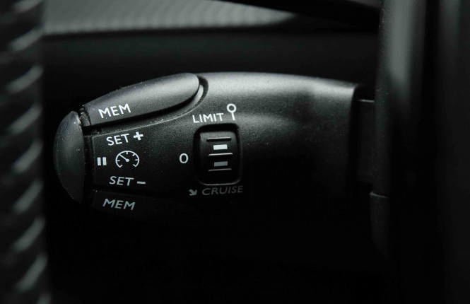 PEUGEOT_PEUGEOT_208_2653255_17.jpg