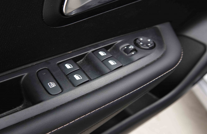 PEUGEOT_PEUGEOT_208_2653256_18.jpg