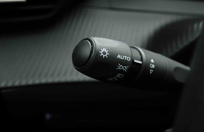 PEUGEOT_PEUGEOT_208_2653258_15.jpg