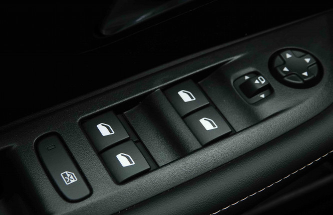 PEUGEOT_PEUGEOT_208_2653258_20.jpg