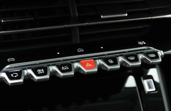 PEUGEOT_PEUGEOT_208_2653260_13.jpg