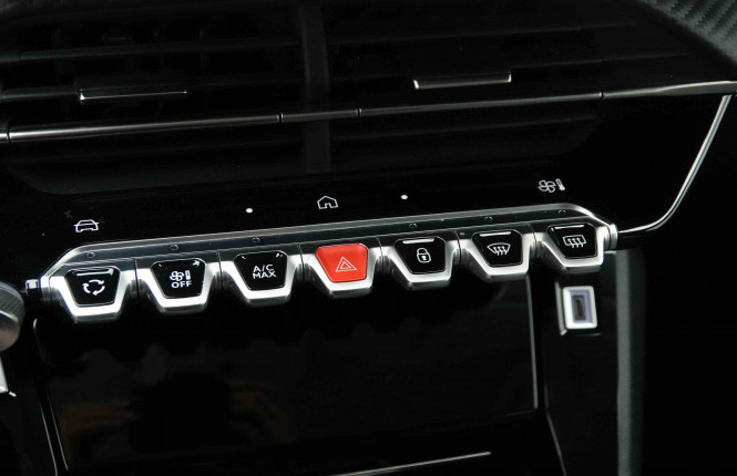 PEUGEOT_PEUGEOT_208_2653262_13.jpg