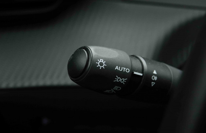 PEUGEOT_PEUGEOT_208_2653262_15.jpg