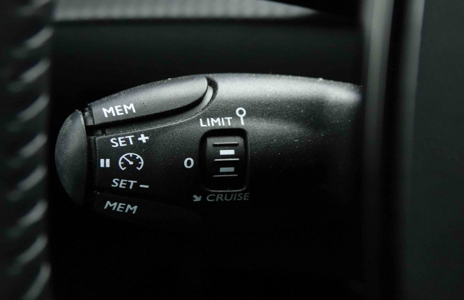 PEUGEOT_PEUGEOT_208_2653262_17.jpg