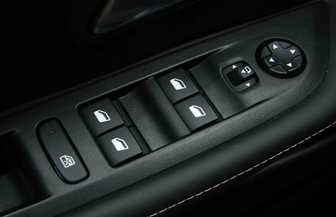 PEUGEOT_PEUGEOT_208_2653262_20.jpg