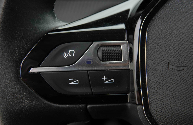 PEUGEOT_PEUGEOT_208_2653263_15.jpg