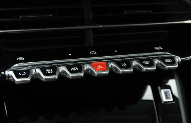 PEUGEOT_PEUGEOT_208_2653264_13.jpg