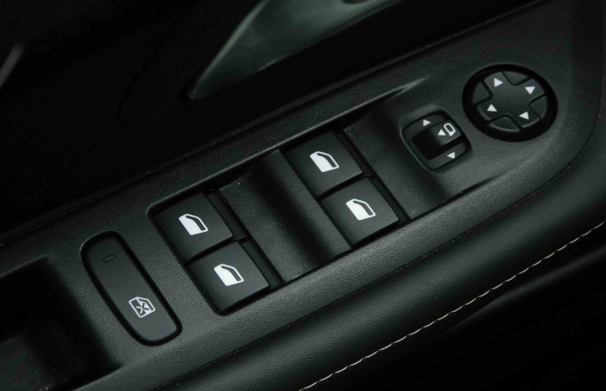 PEUGEOT_PEUGEOT_208_2653264_20.jpg