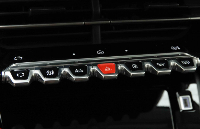 PEUGEOT_PEUGEOT_208_2653266_13.jpg