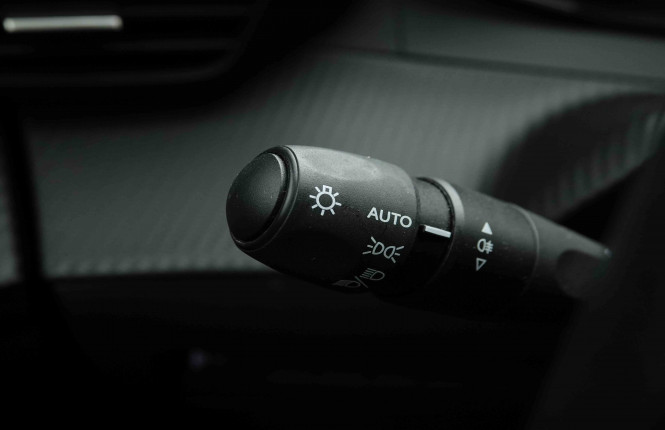 PEUGEOT_PEUGEOT_208_2653268_15.jpg