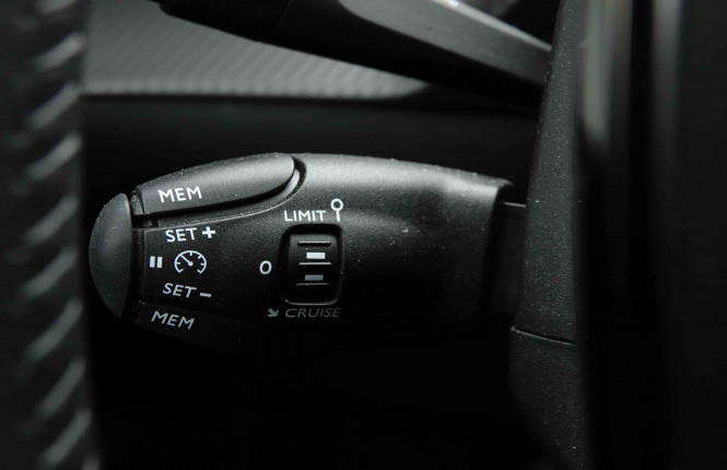 PEUGEOT_PEUGEOT_208_2653268_17.jpg