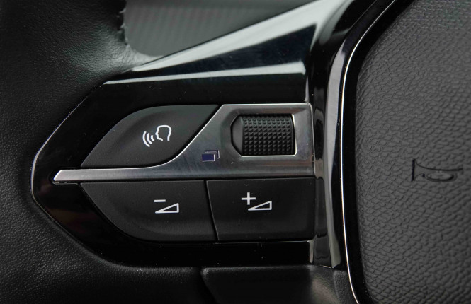 PEUGEOT_PEUGEOT_208_2653269_16.jpg