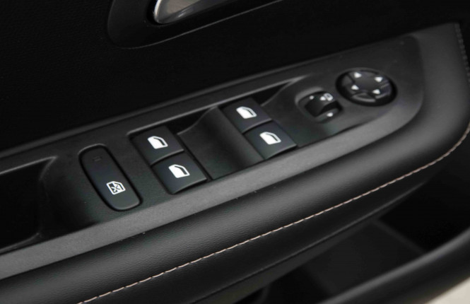 PEUGEOT_PEUGEOT_208_2653269_18.jpg