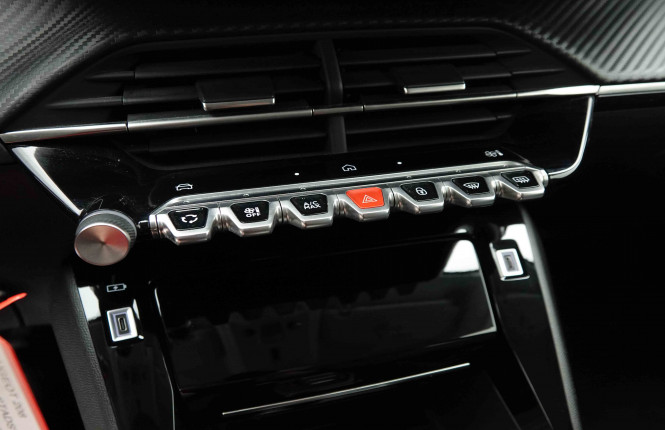PEUGEOT_PEUGEOT_208_2653974_13.jpg PEUGEOT_PEUGEOT_208_2653974_13.jpg