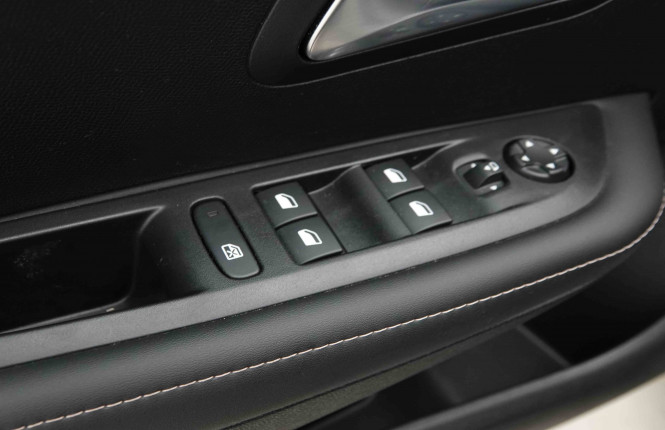 PEUGEOT_PEUGEOT_208_2653974_17.jpg PEUGEOT_PEUGEOT_208_2653974_17.jpg