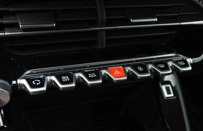 PEUGEOT_PEUGEOT_208_2654934_13.jpg PEUGEOT_PEUGEOT_208_2654934_13.jpg