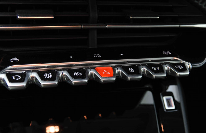 PEUGEOT_PEUGEOT_208_2655161_14.jpg