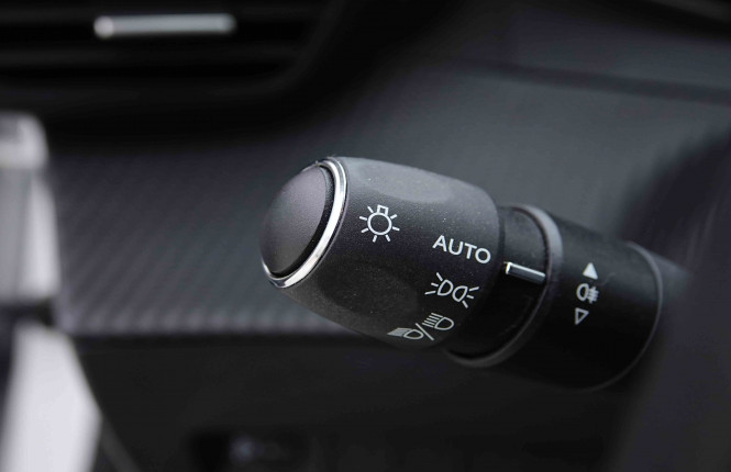 PEUGEOT_PEUGEOT_208_2655161_16.jpg