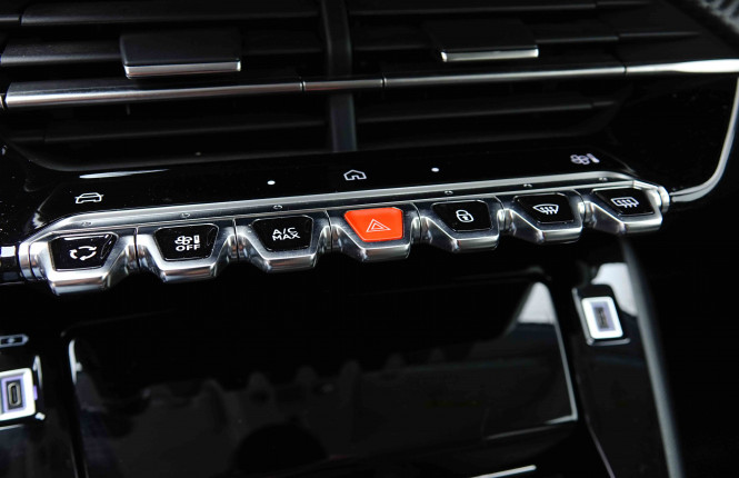 PEUGEOT_PEUGEOT_208_2655162_14.jpg