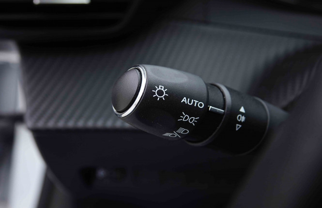 PEUGEOT_PEUGEOT_208_2655162_16.jpg
