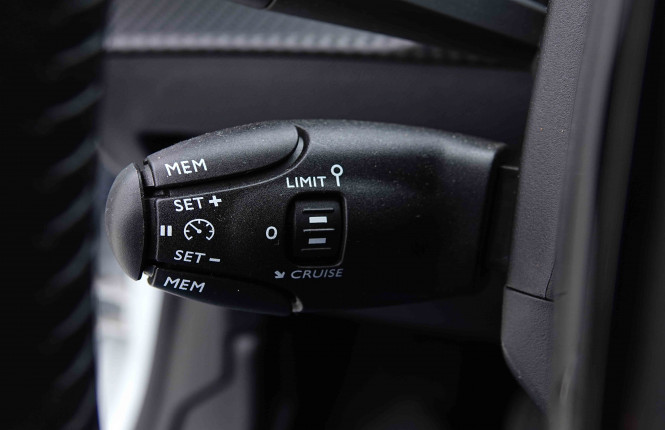PEUGEOT_PEUGEOT_208_2655162_18.jpg