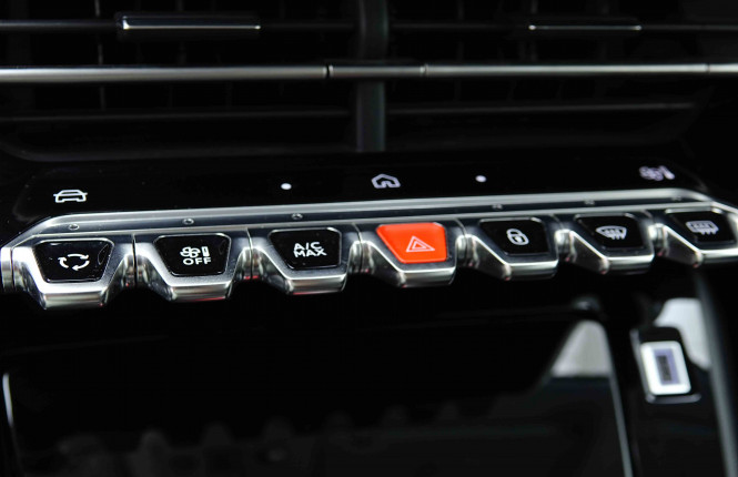 PEUGEOT_PEUGEOT_208_2655164_14.jpg