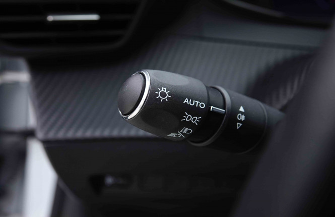 PEUGEOT_PEUGEOT_208_2655164_16.jpg