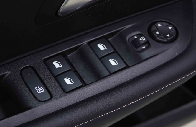 PEUGEOT_PEUGEOT_208_2655164_21.jpg