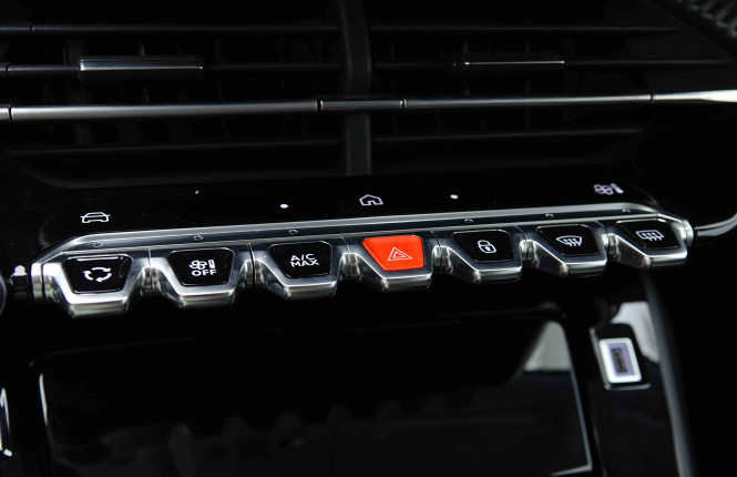PEUGEOT_PEUGEOT_208_2655165_13.jpg