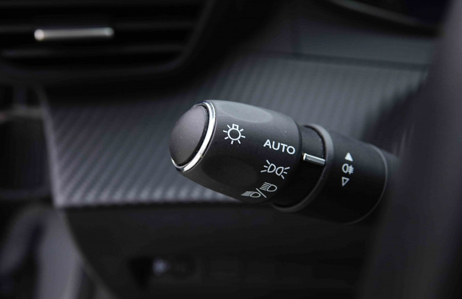 PEUGEOT_PEUGEOT_208_2655165_15.jpg