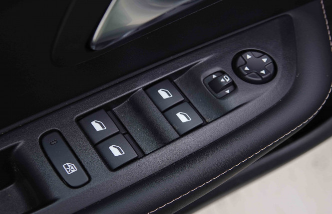 PEUGEOT_PEUGEOT_208_2655165_20.jpg
