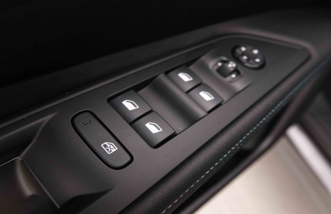 PEUGEOT_PEUGEOT_3008_2548905_21.jpg PEUGEOT_PEUGEOT_3008_2548905_21.jpg