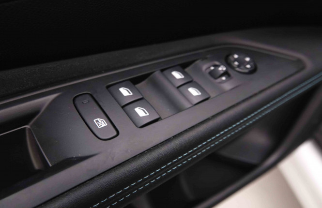 PEUGEOT_PEUGEOT_3008_2550327_19.jpg