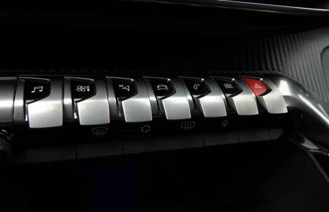 PEUGEOT_PEUGEOT_3008_2654228_15.jpg