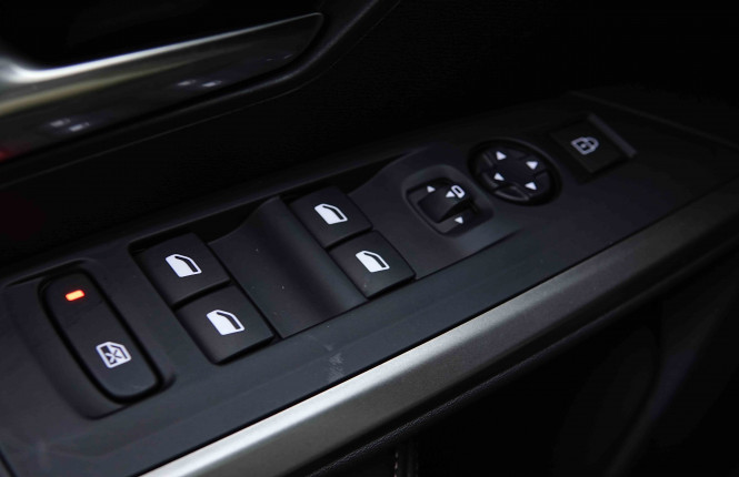PEUGEOT_PEUGEOT_3008_2655266_19.jpg