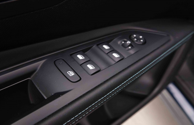 PEUGEOT_PEUGEOT_5008_2550023_21.jpg