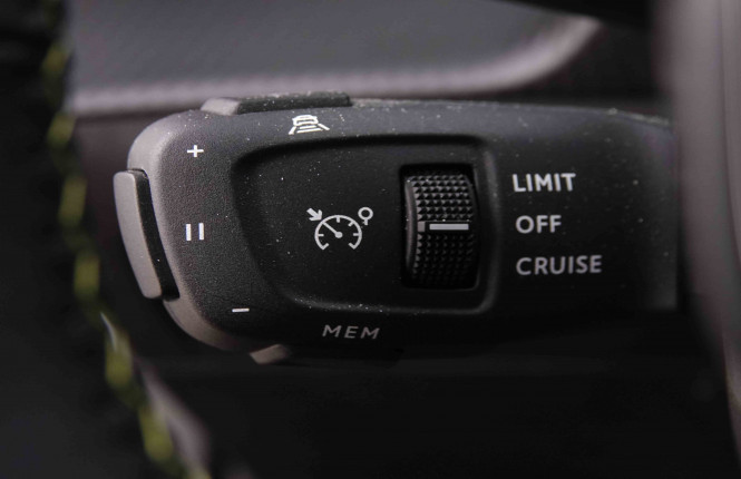 PEUGEOT_PEUGEOT_E_2008_2549028_17.jpg