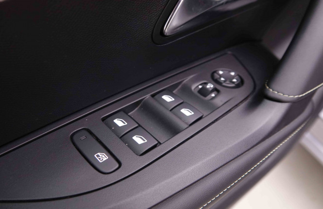 PEUGEOT_PEUGEOT_E_2008_2549029_21.jpg