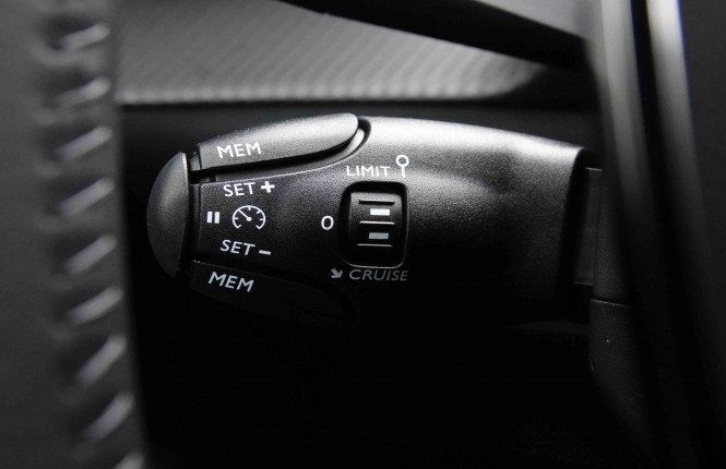 PEUGEOT_PEUGEOT_E_2008_2652306_17.jpg PEUGEOT_PEUGEOT_E_2008_2652306_17.jpg